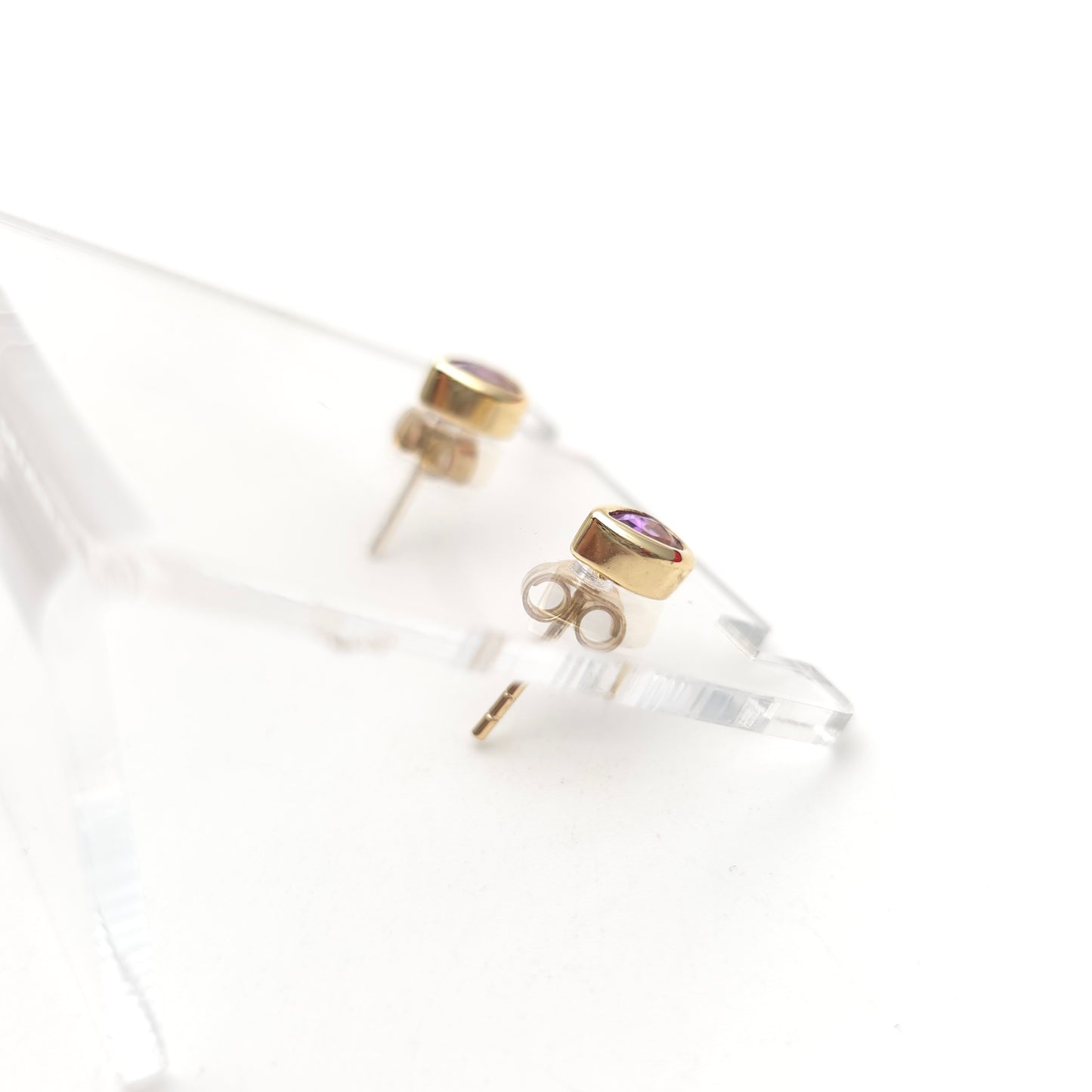 9ct Yellow Gold Small Pear Teardrop Shaped Amethyst Solitaire Stud Earrings