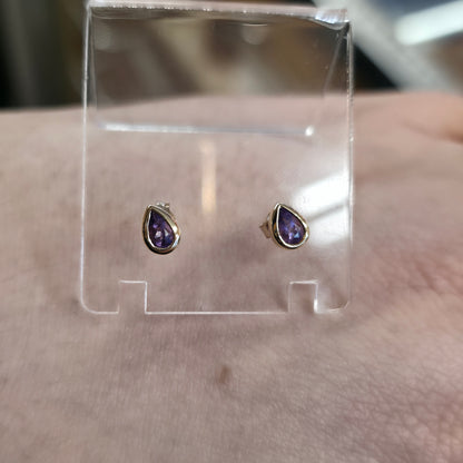 9ct Yellow Gold Small Pear Teardrop Shaped Amethyst Solitaire Stud Earrings