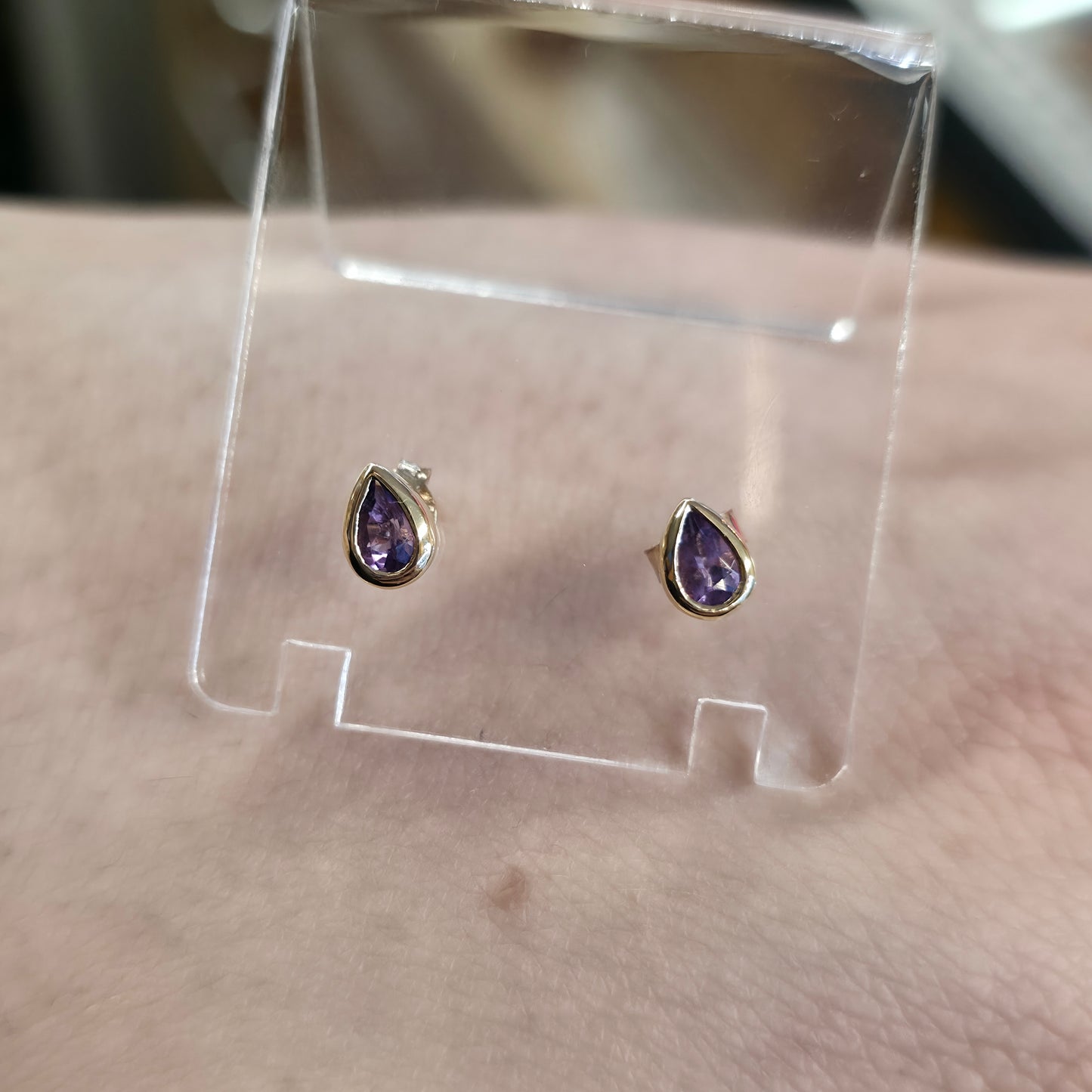 9ct Yellow Gold Small Pear Teardrop Shaped Amethyst Solitaire Stud Earrings