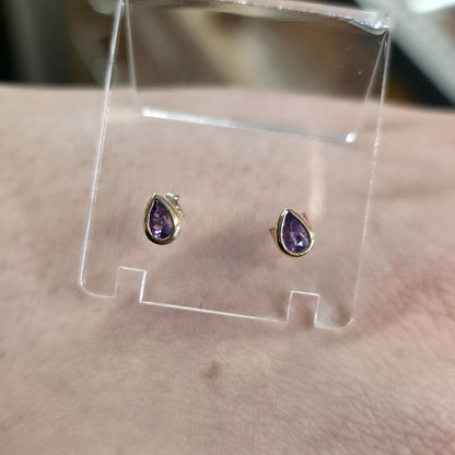 9ct Yellow Gold Small Pear Teardrop Shaped Amethyst Solitaire Stud Earrings