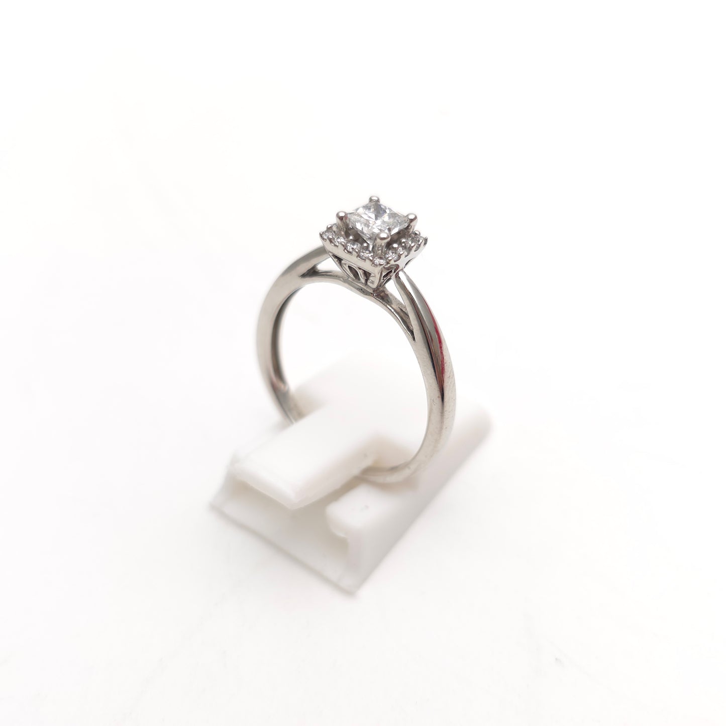 18ct White Gold Princess Cut Diamond Halo Cluster Ring (0.5TCW)