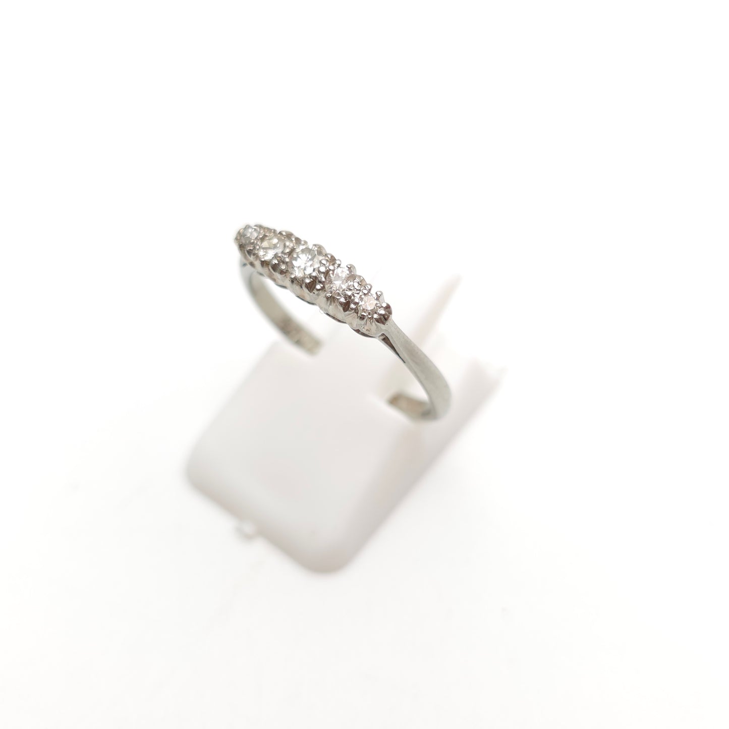 18ct White Gold And Platinum Antique 5 Stone Graduated Diamond Row Ring