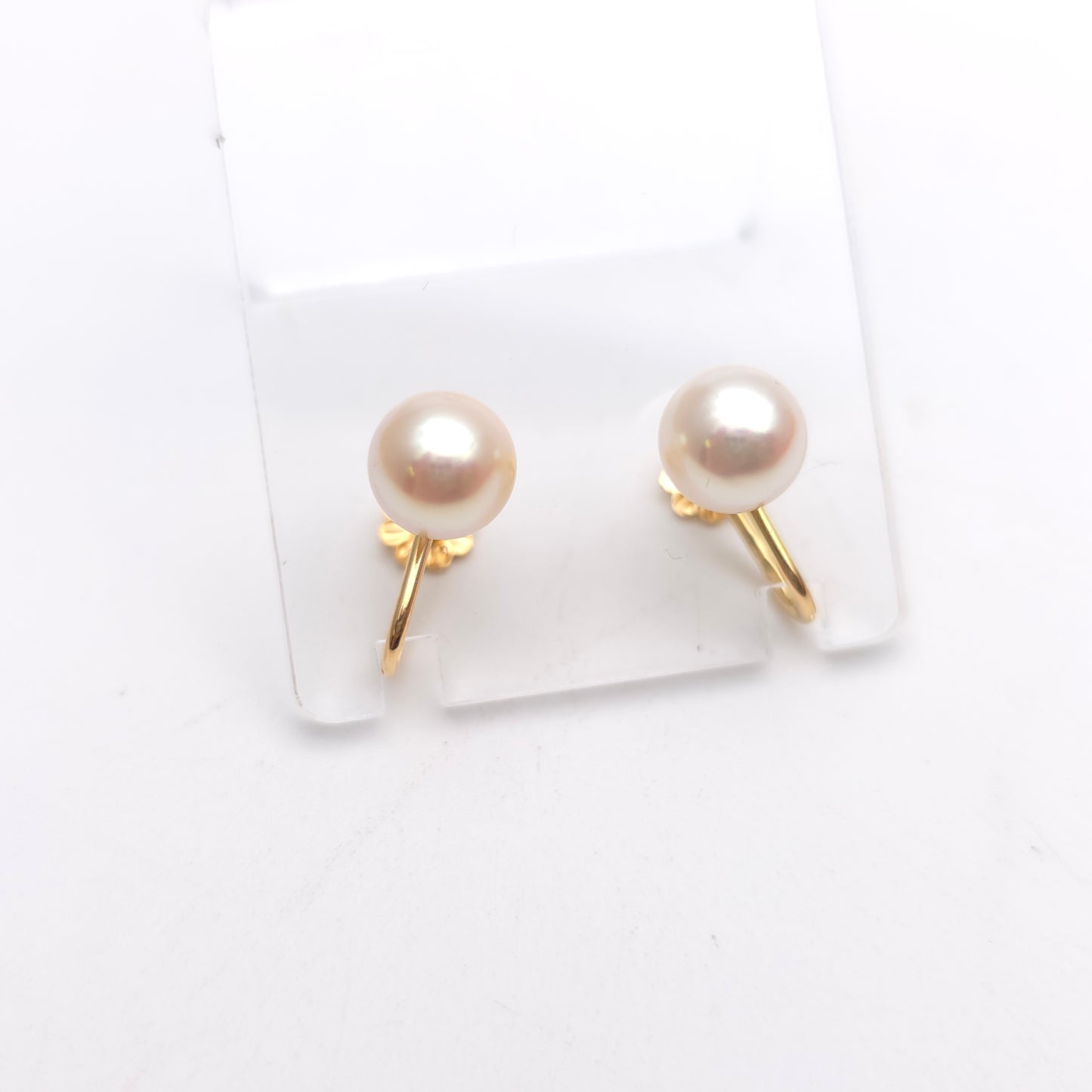 18ct Yellow Gold Vintage White Pearl Screw back French Earrings