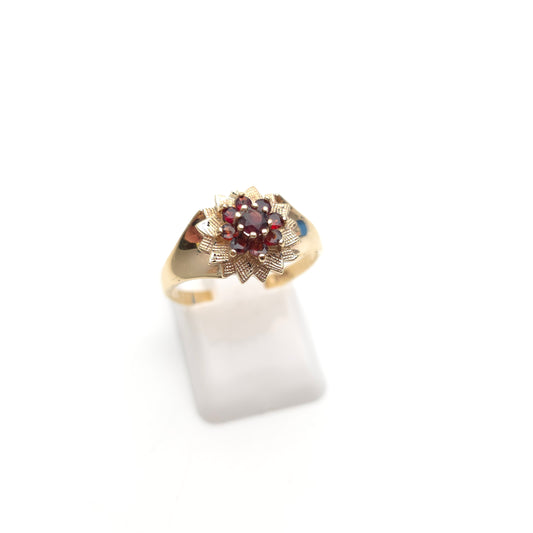 9ct Yellow Gold Vintage Garnet Flower Cluster With Textured Petals Ring