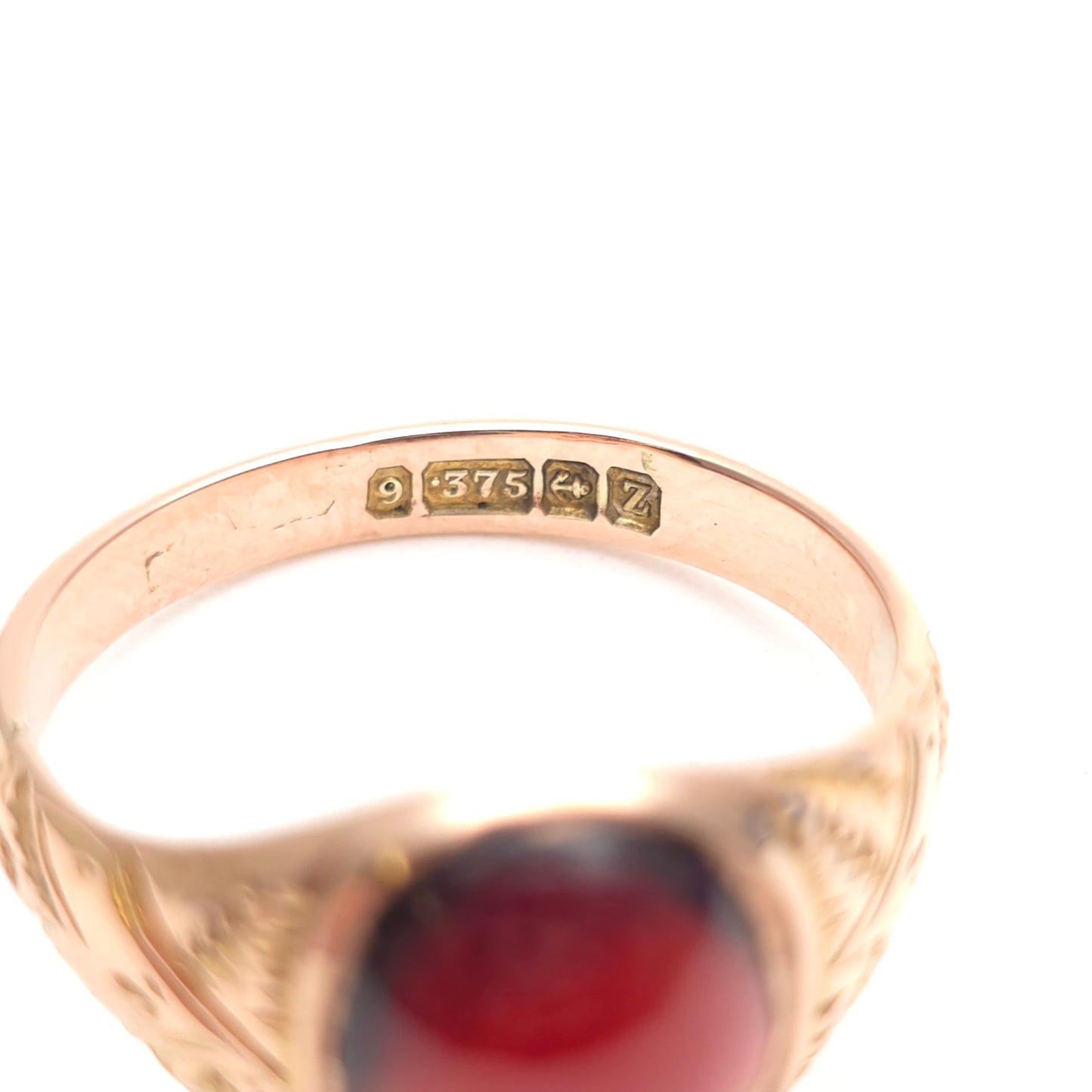 9ct Rose Gold Antique 1920s Garnet Oval Cabochon With Patterned Shoulders