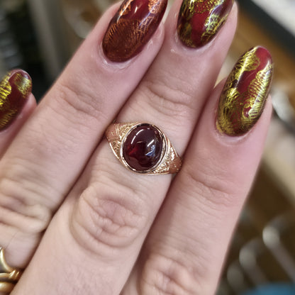 9ct Rose Gold Antique 1920s Garnet Oval Cabochon With Patterned Shoulders