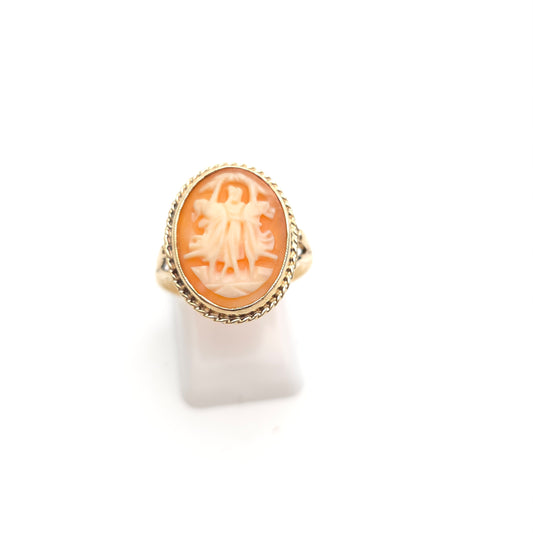 9ct Yellow Gold Vintage 60s Trio Figure Cameo Solitaire Ring