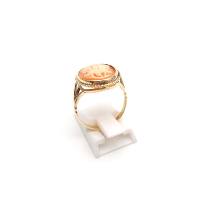 9ct Yellow Gold Vintage 60s Trio Figure Cameo Solitaire Ring