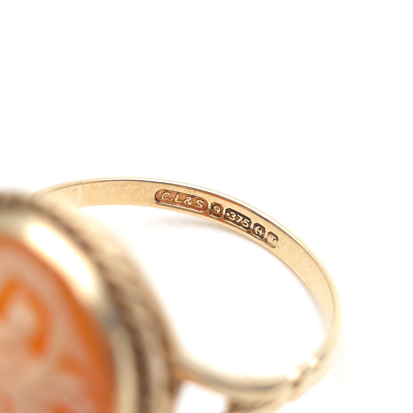 9ct Yellow Gold Vintage 60s Trio Figure Cameo Solitaire Ring