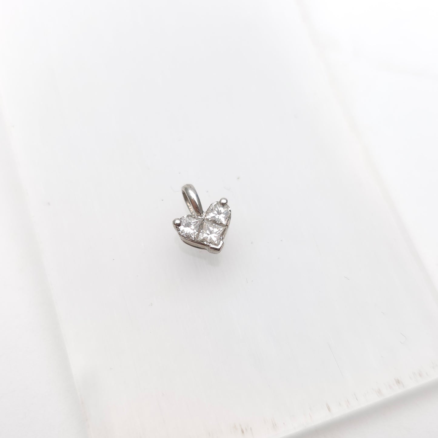 18ct White Gold Extra Small Diamond Set Heart Pendant Piece 0.25TCW