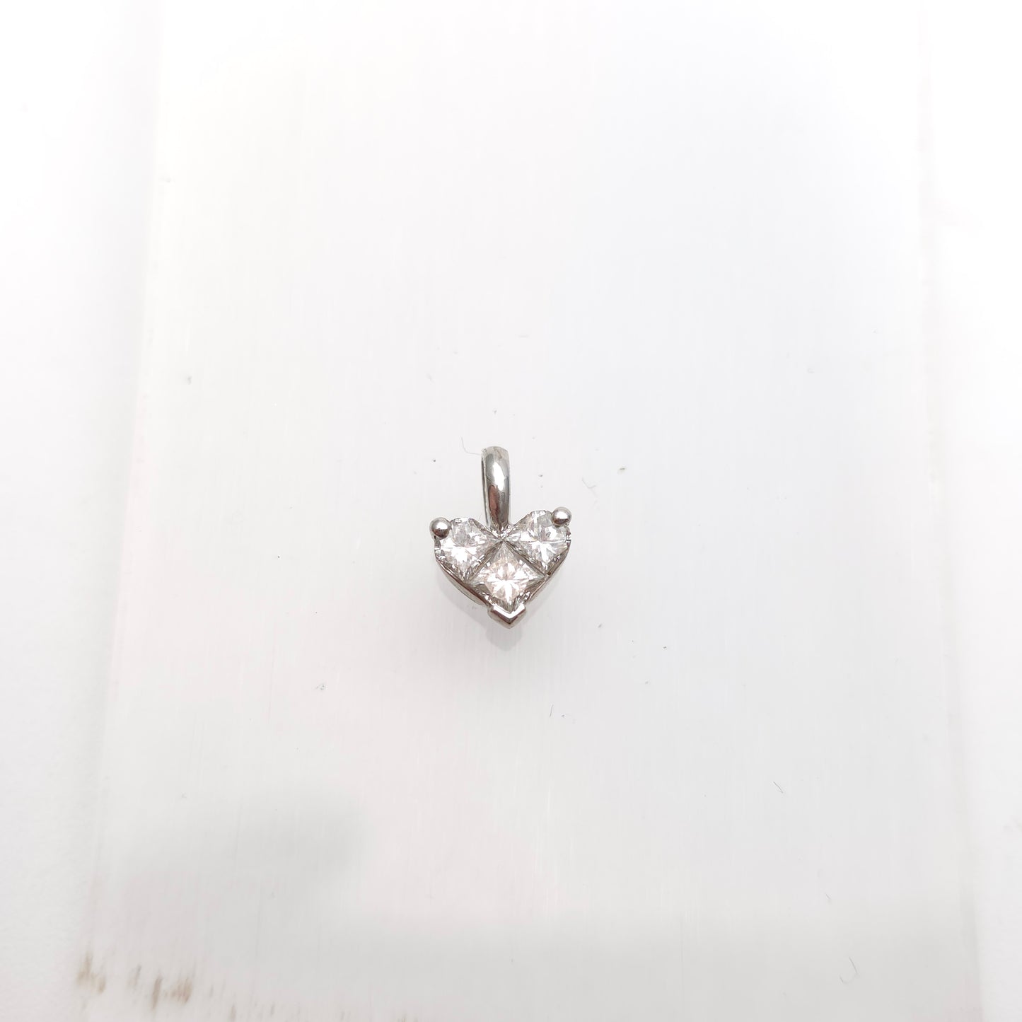 18ct White Gold Extra Small Diamond Set Heart Pendant Piece 0.25TCW