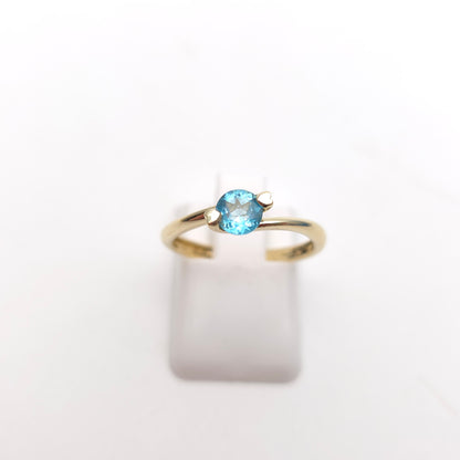 9ct Yellow Gold Small Blue Round Cut Stone with Heart Claws Solitaire Ring