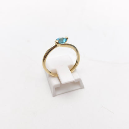 9ct Yellow Gold Small Blue Round Cut Stone with Heart Claws Solitaire Ring