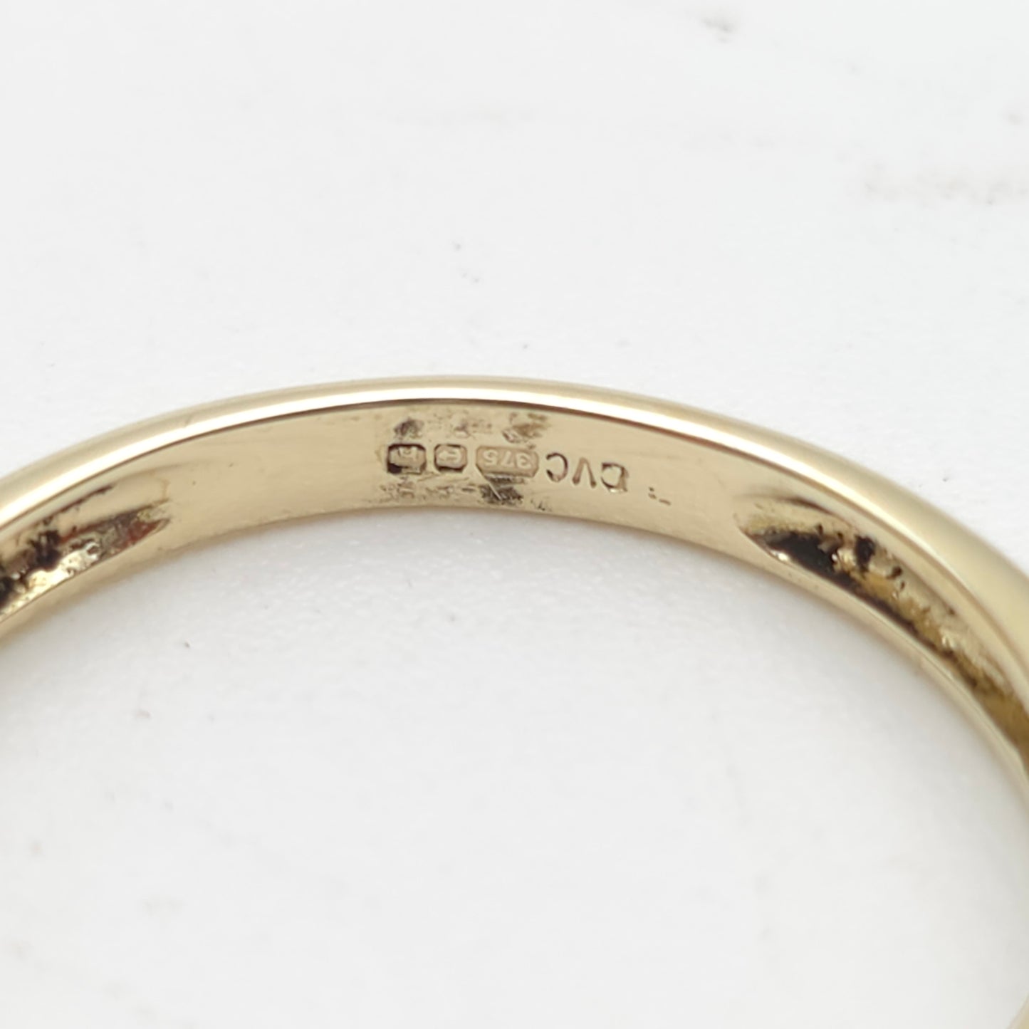 9ct Yellow Gold Small Blue Round Cut Stone with Heart Claws Solitaire Ring