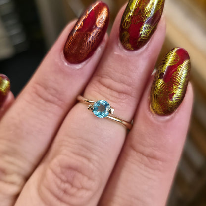 9ct Yellow Gold Small Blue Round Cut Stone with Heart Claws Solitaire Ring
