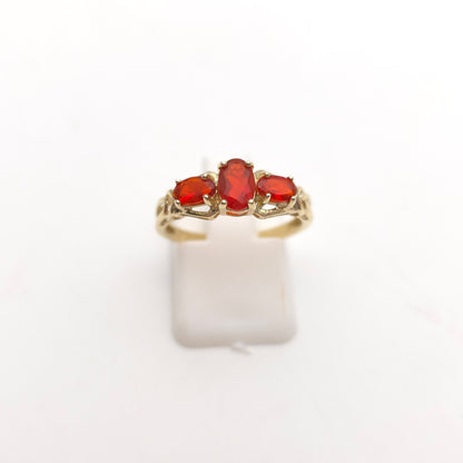 9ct Yellow Gold Vintage Pyrope Garnet Trilogy Openwork Shoulder Ring