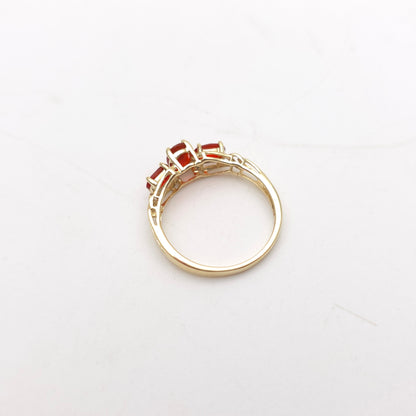 9ct Yellow Gold Vintage Pyrope Garnet Trilogy Openwork Shoulder Ring