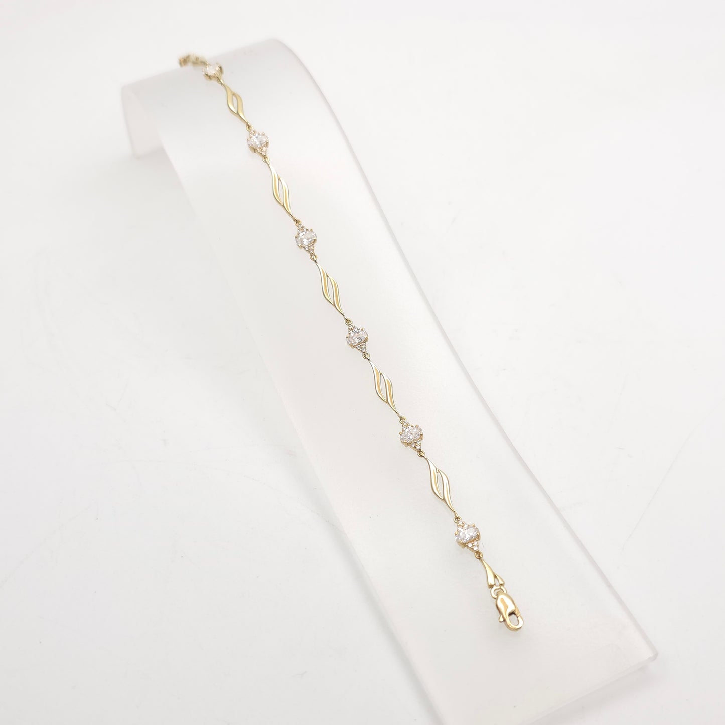 9ct Yellow Gold Wavy Link And White Stone Cluster Link Delicate Bracelet