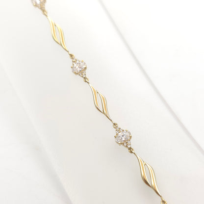 9ct Yellow Gold Wavy Link And White Stone Cluster Link Delicate Bracelet