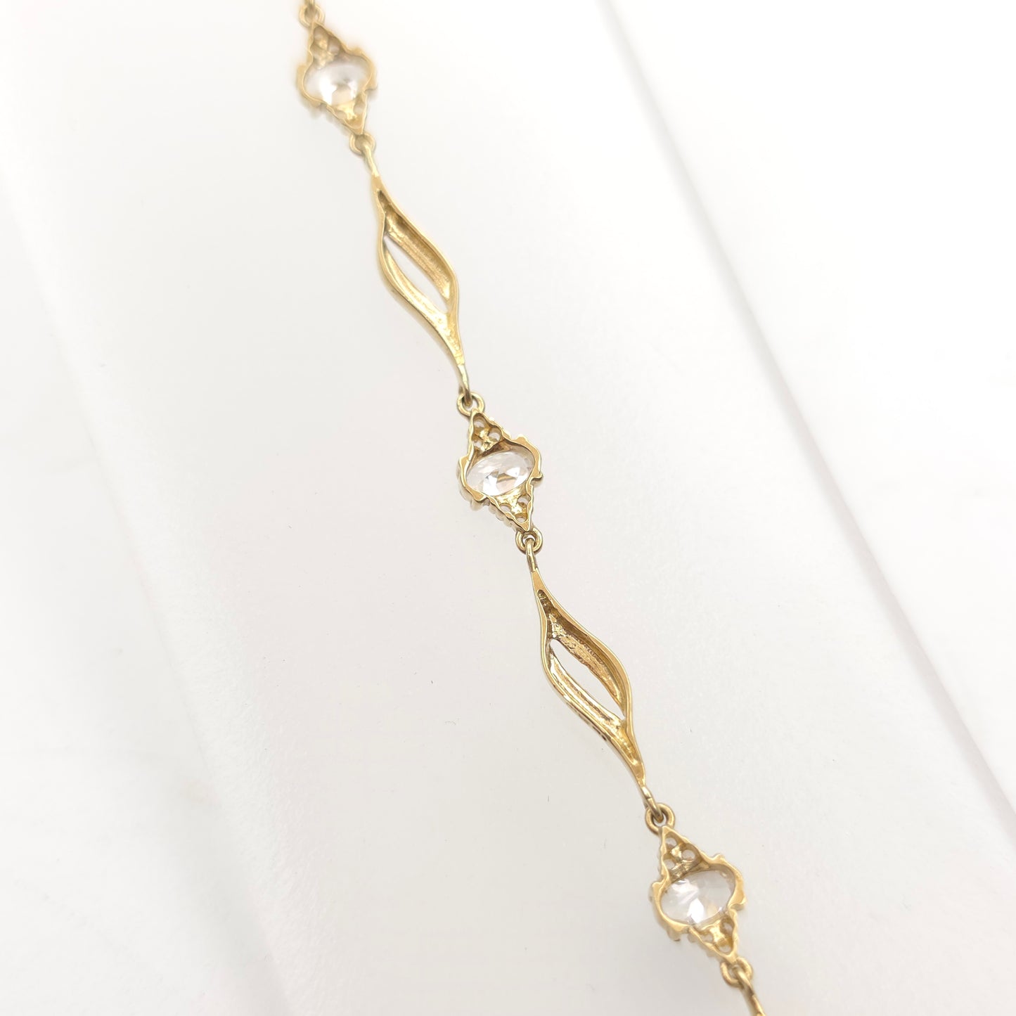 9ct Yellow Gold Wavy Link And White Stone Cluster Link Delicate Bracelet