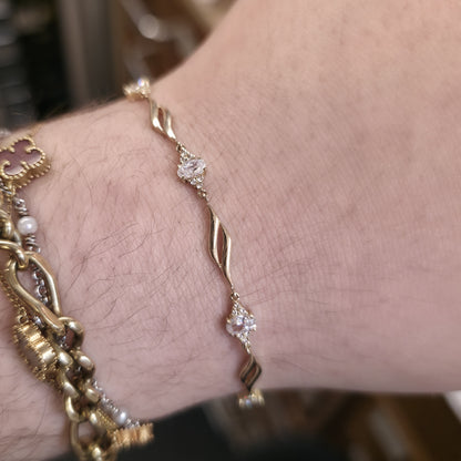 9ct Yellow Gold Wavy Link And White Stone Cluster Link Delicate Bracelet
