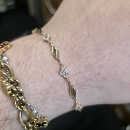 9ct Yellow Gold Wavy Link And White Stone Cluster Link Delicate Bracelet