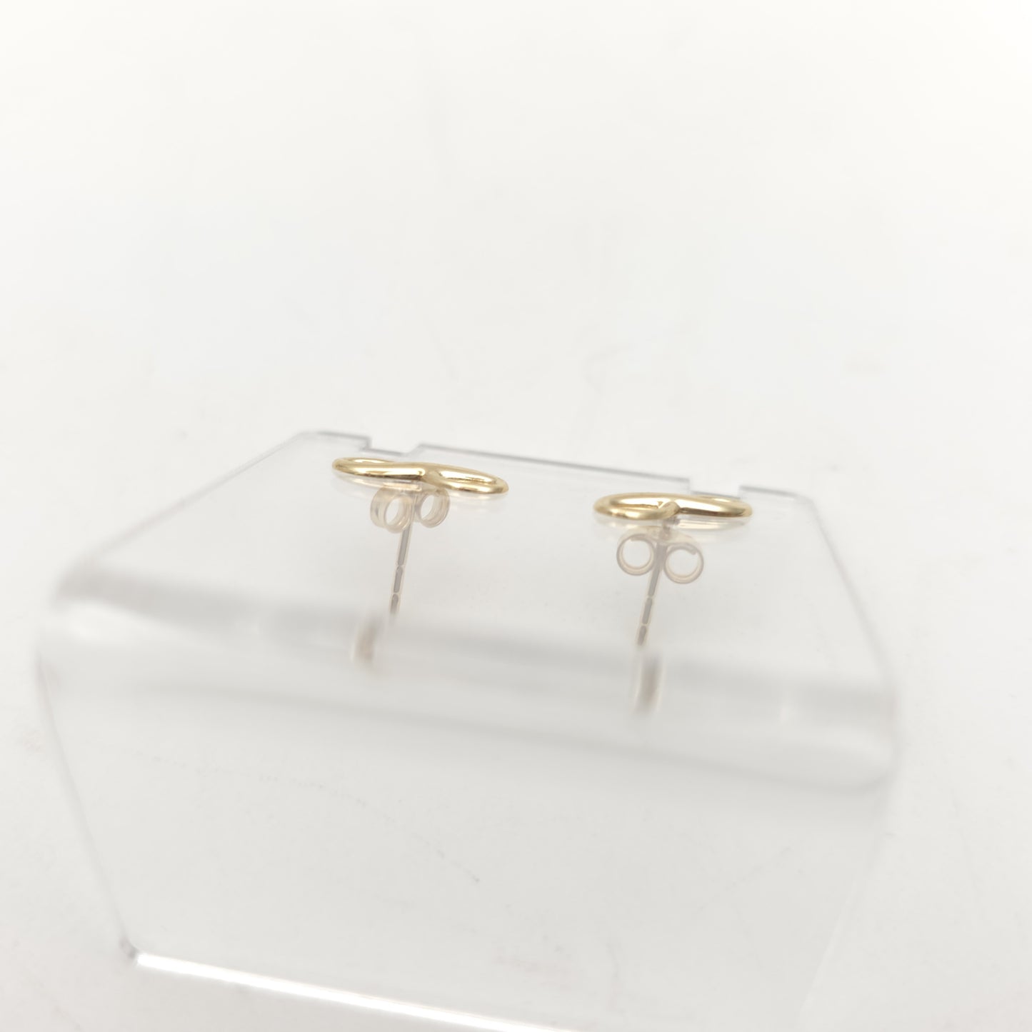 9ct Yellow Gold Small Lightweight Infinity Stud Earrings