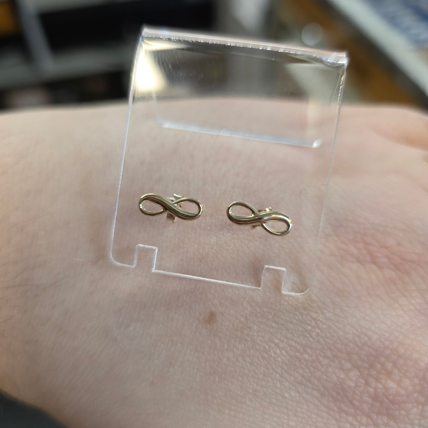9ct Yellow Gold Small Lightweight Infinity Stud Earrings