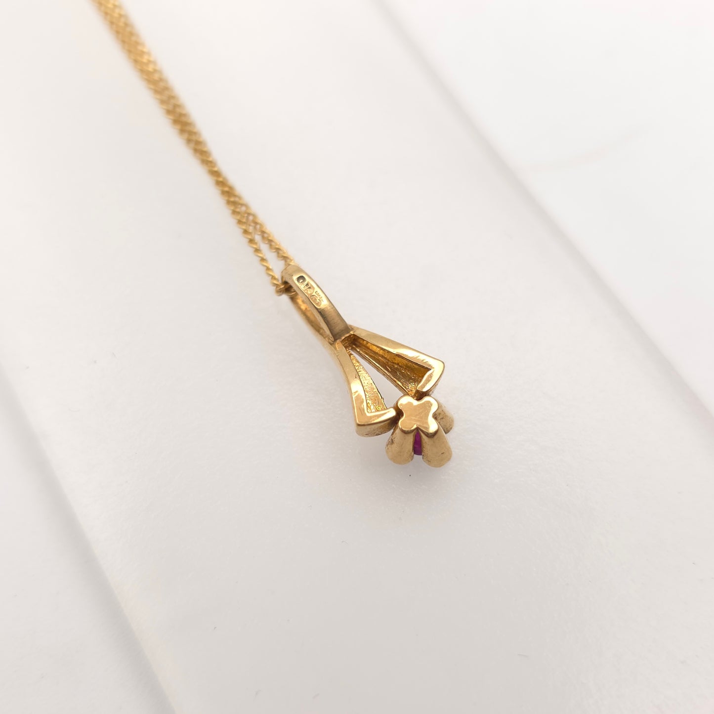 9ct Yellow Gold Vintage Art Deco Style Floral Ruby Solitaire Pendant Necklace