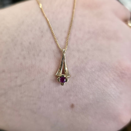 9ct Yellow Gold Vintage Art Deco Style Floral Ruby Solitaire Pendant Necklace
