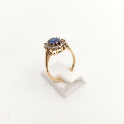 9ct Yellow Gold Vintage Traditional Blue And White Stone Oval Cluster Ring