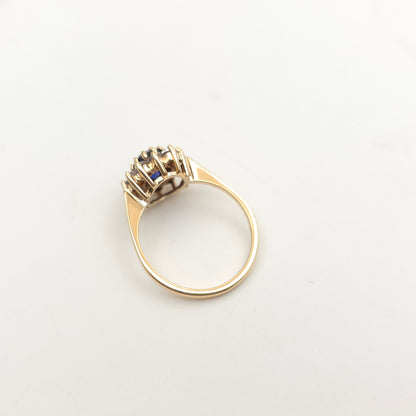 9ct Yellow Gold Vintage Traditional Blue And White Stone Oval Cluster Ring