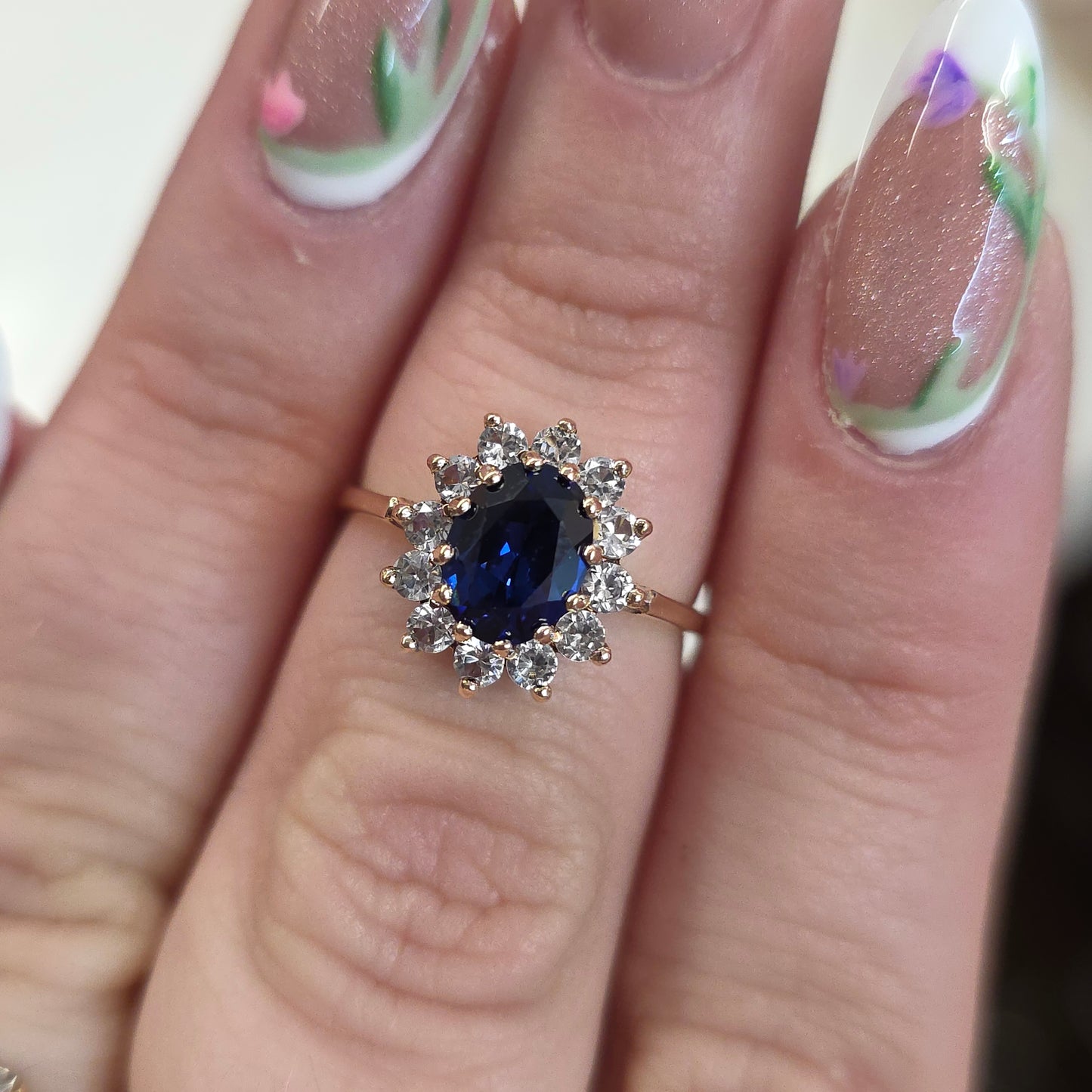 9ct Yellow Gold Vintage Traditional Blue And White Stone Oval Cluster Ring
