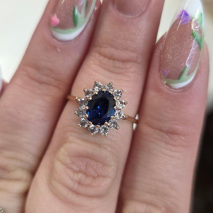 9ct Yellow Gold Vintage Traditional Blue And White Stone Oval Cluster Ring