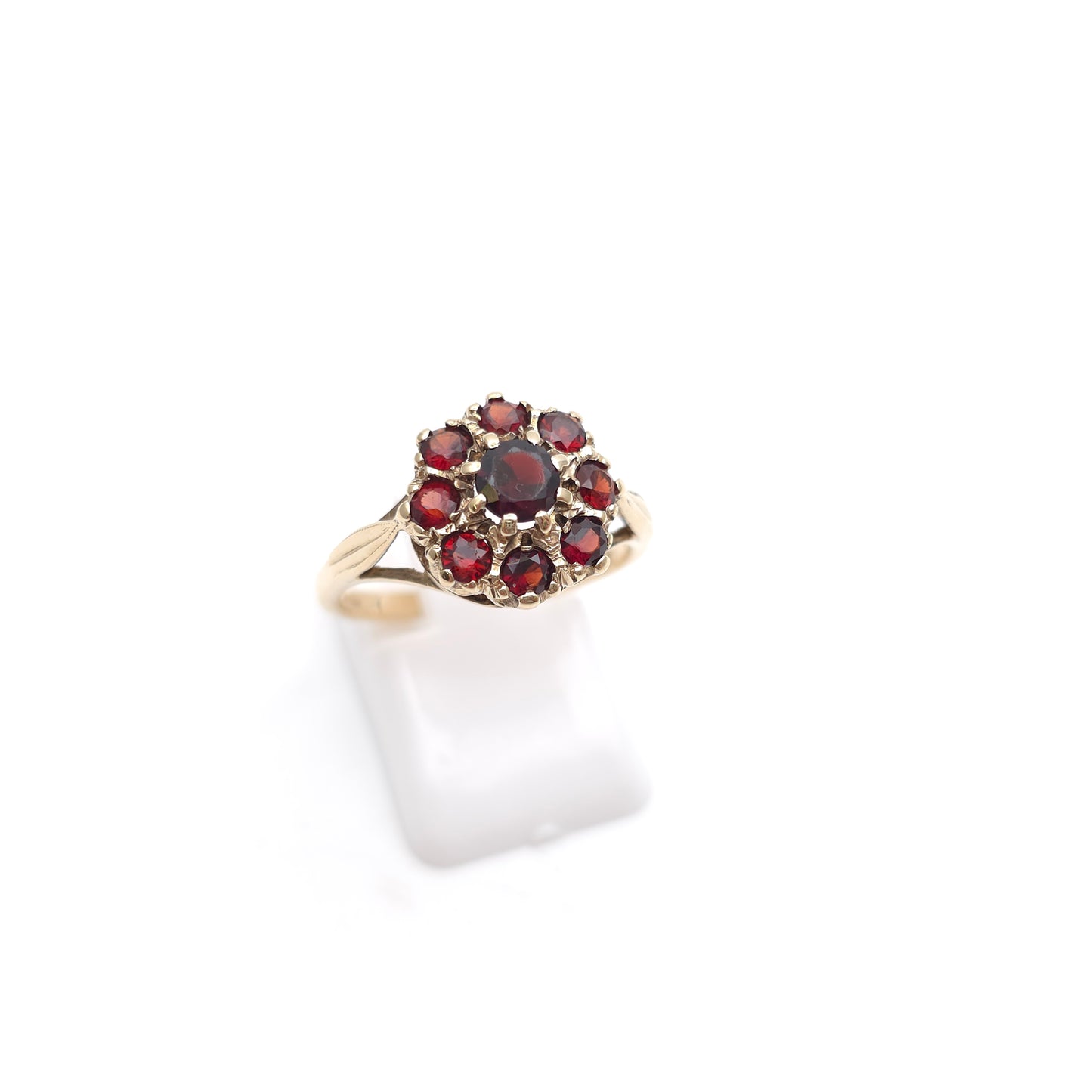 9ct Yellow Gold Vintage 60's Retro Round Cut Garnet Flower Cluster Ring