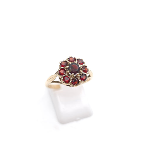 9ct Yellow Gold Vintage 60's Retro Round Cut Garnet Flower Cluster Ring