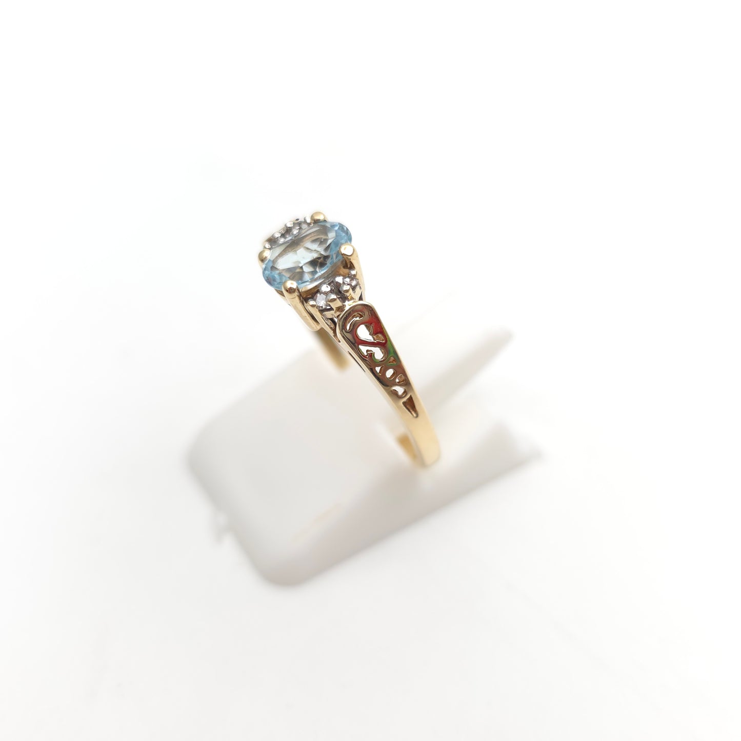 10ct Yellow Gold Aquamarine and Diamond Cut-Out Shoulders Detail Ring