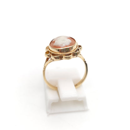 9ct Yellow Gold Vintage / Antique Cameo Solitaire Scalloped Edge Set Ring