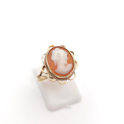 9ct Yellow Gold Vintage / Antique Cameo Solitaire Scalloped Edge Set Ring