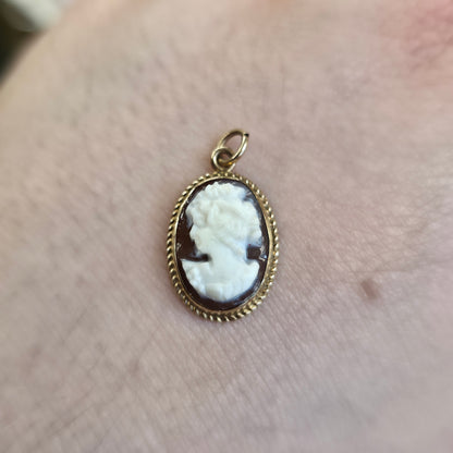 9ct Yellow Gold Small Vintage Lady Cameo Braided Edge Pendant