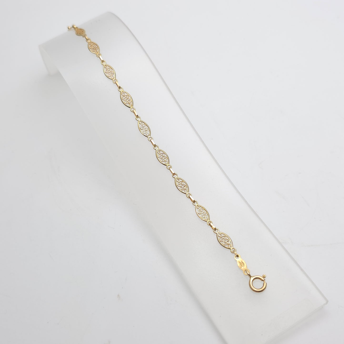 9ct Yellow Gold Openwork Swirly Filigree Marquise Shaped Link Bracelet