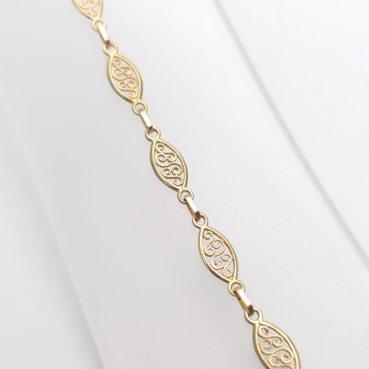 9ct Yellow Gold Openwork Swirly Filigree Marquise Shaped Link Bracelet