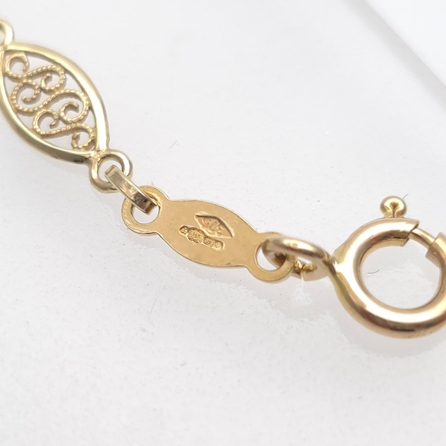 9ct Yellow Gold Openwork Swirly Filigree Marquise Shaped Link Bracelet