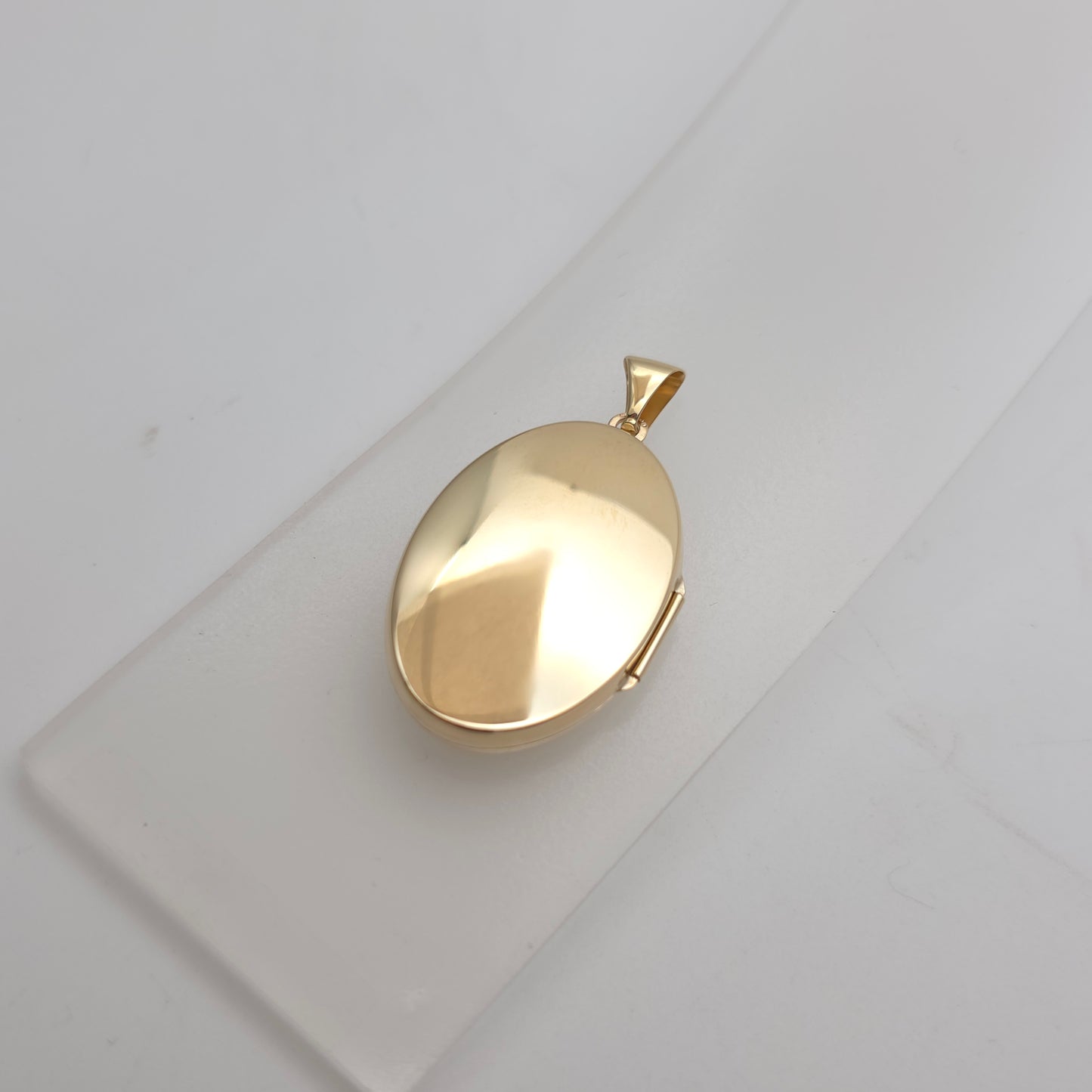 9ct Yellow Gold Vintage Oval Floral Embossed Locket Pendant Piece