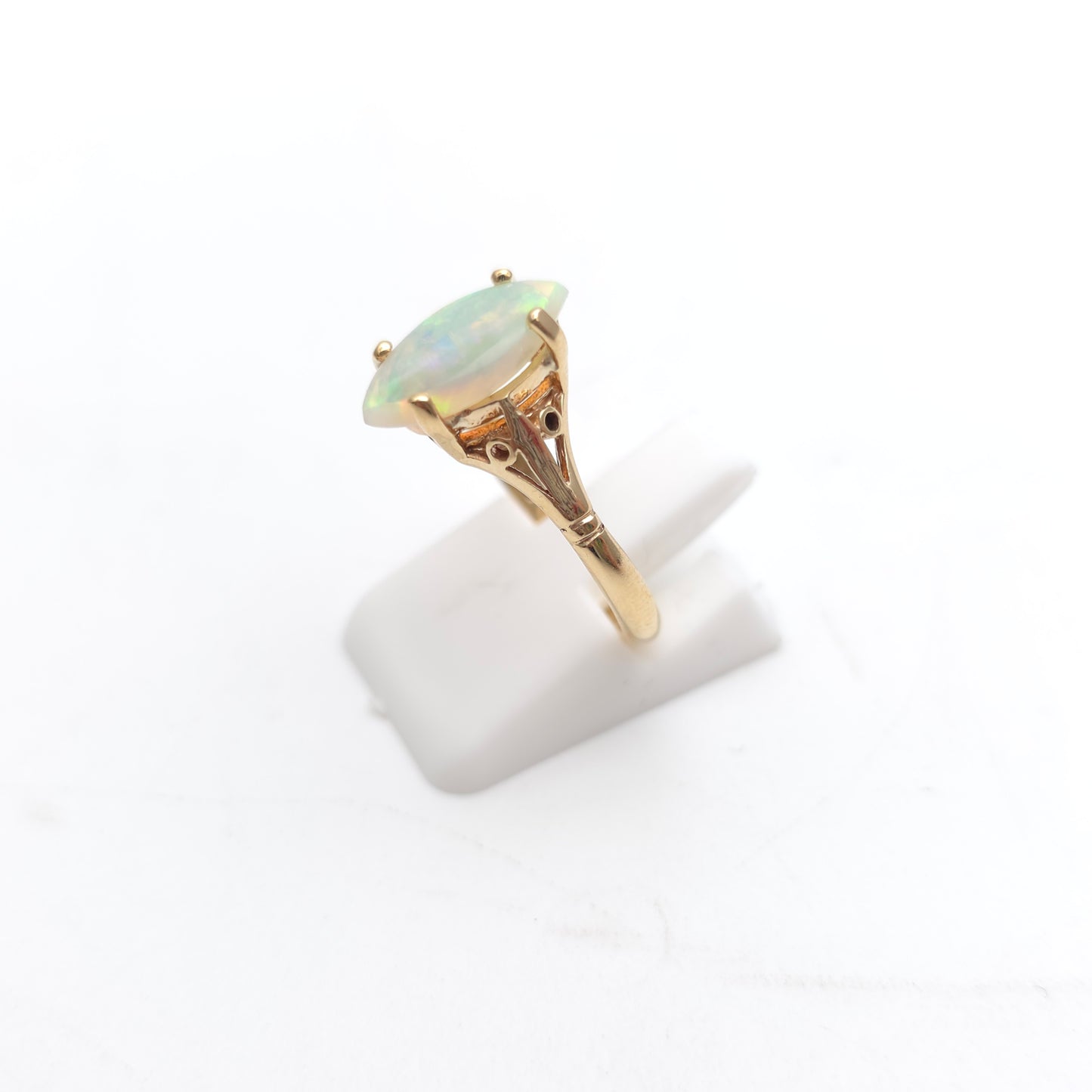 9ct Yellow Gold Vintage Opal Marquise Cabochon Solitaire Ring