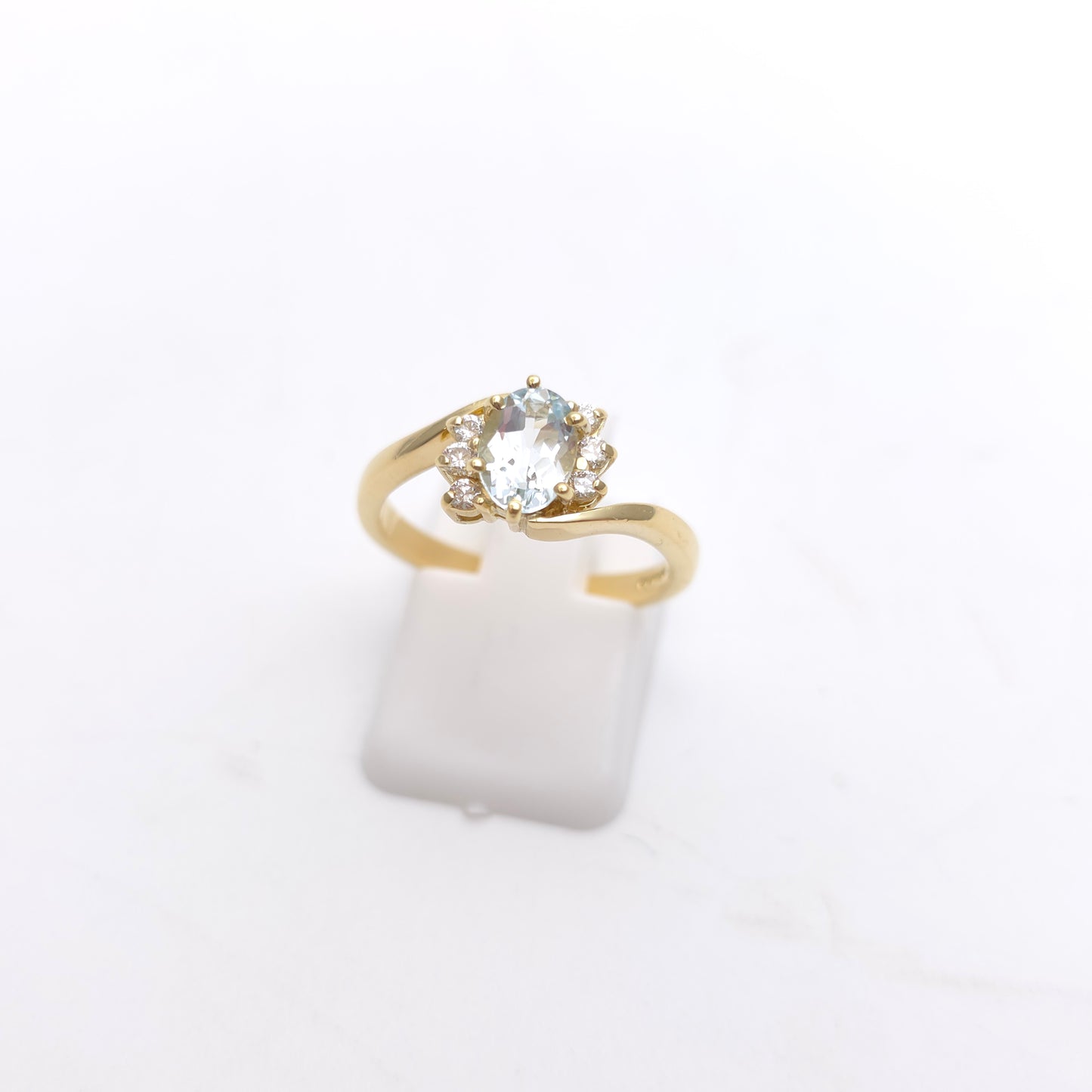 18ct Yellow Gold Aquamarine And Diamond Crossover Multistone Ring