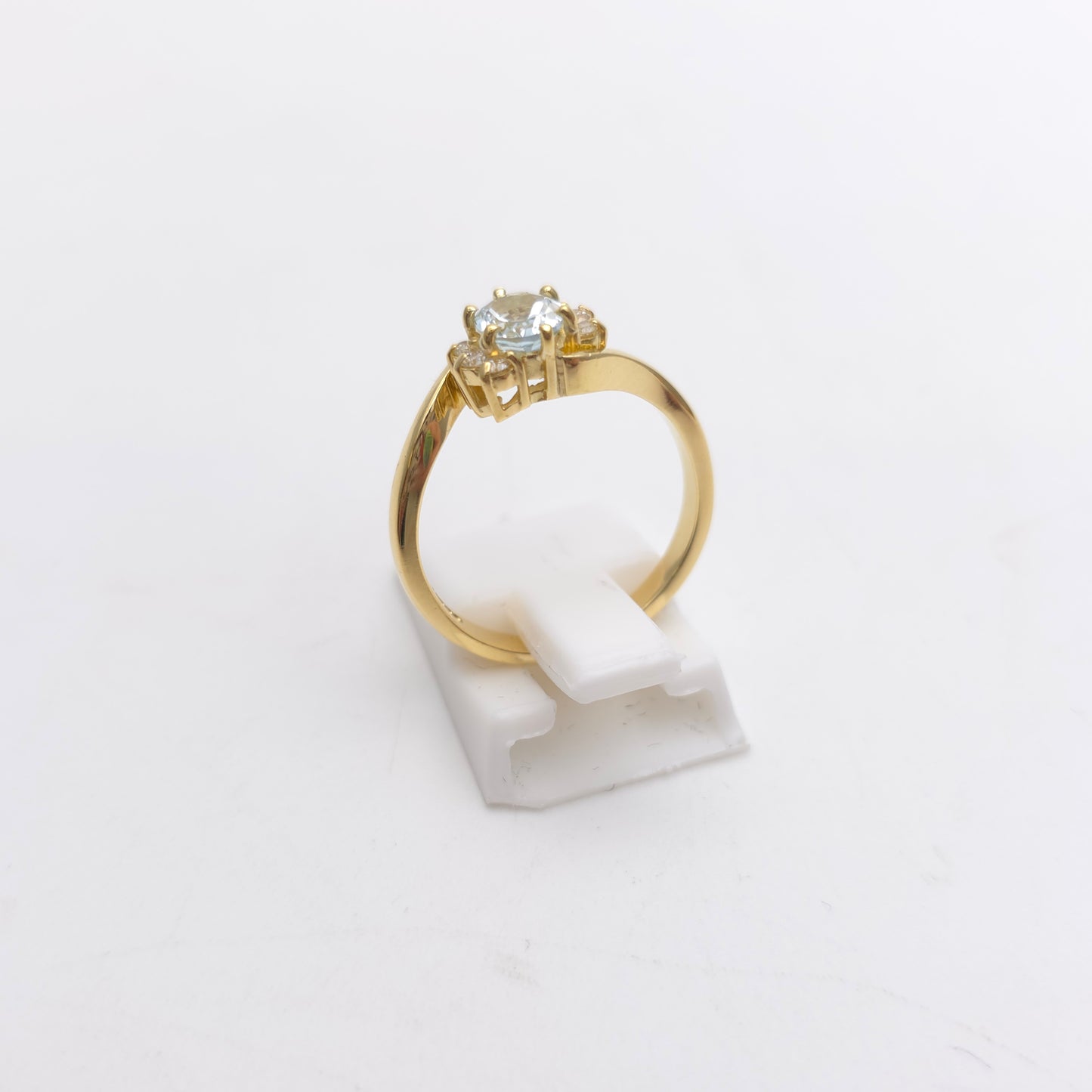 18ct Yellow Gold Aquamarine And Diamond Crossover Multistone Ring