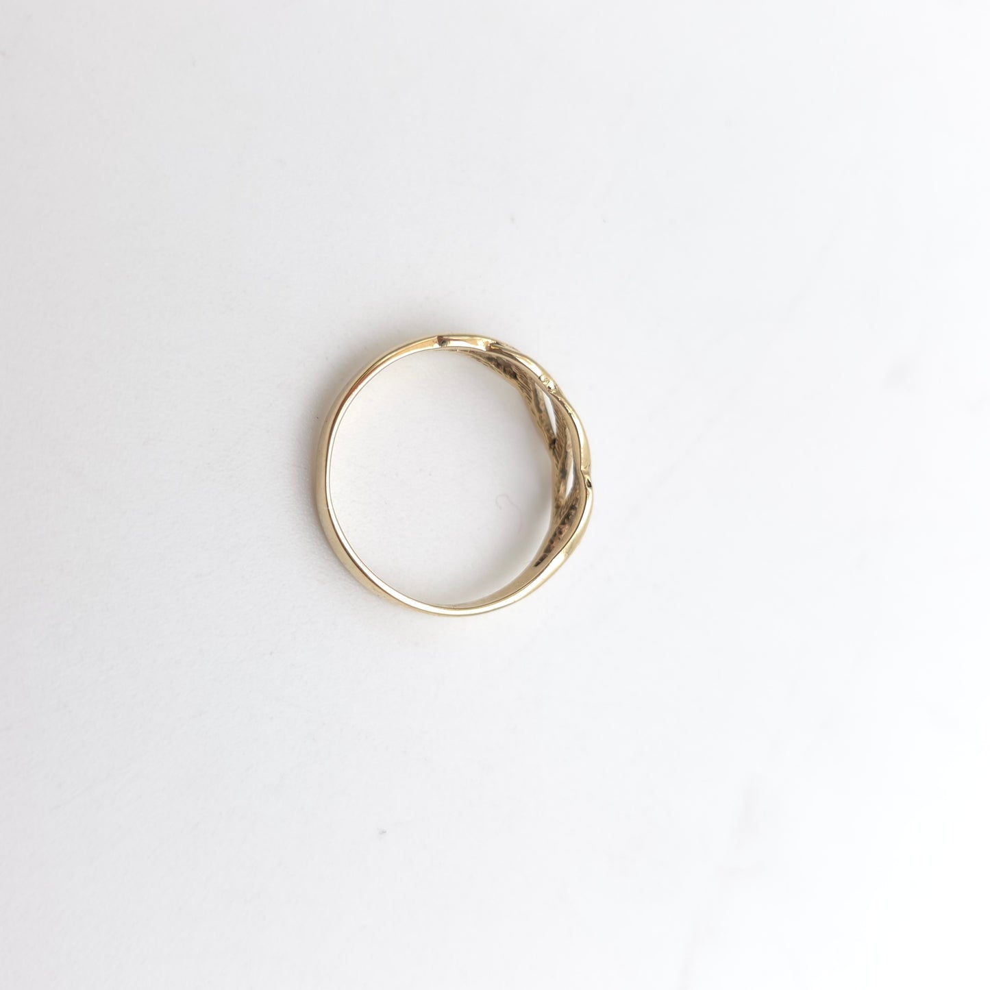9ct Yellow Gold Vintage Lightweight Small Openwork Four Wave Ring