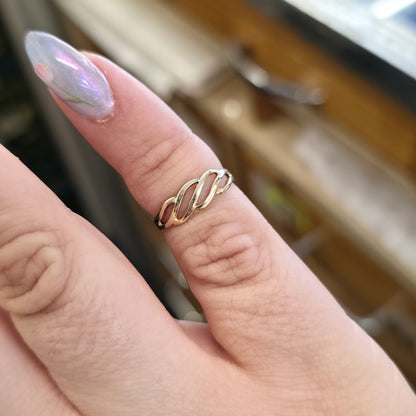 9ct Yellow Gold Vintage Lightweight Small Openwork Four Wave Ring