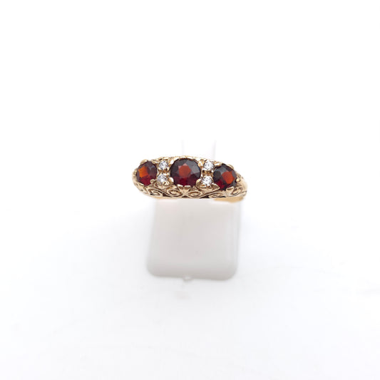 9ct Yellow Gold Vintage Garnet And White Stone Traditional Boat Style Ring